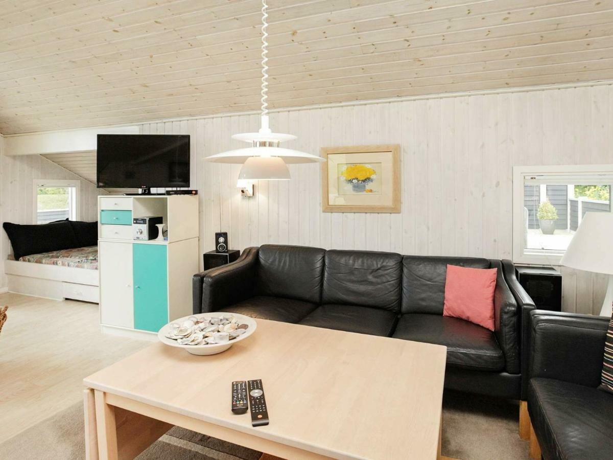 6 Person Holiday Home In Otterup Номер фото